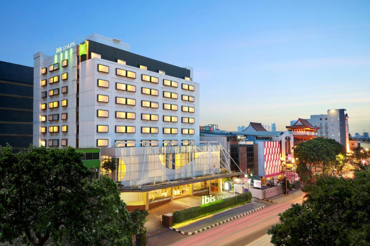 Ibis Styles Jakarta Gajah Mada Exterior photo