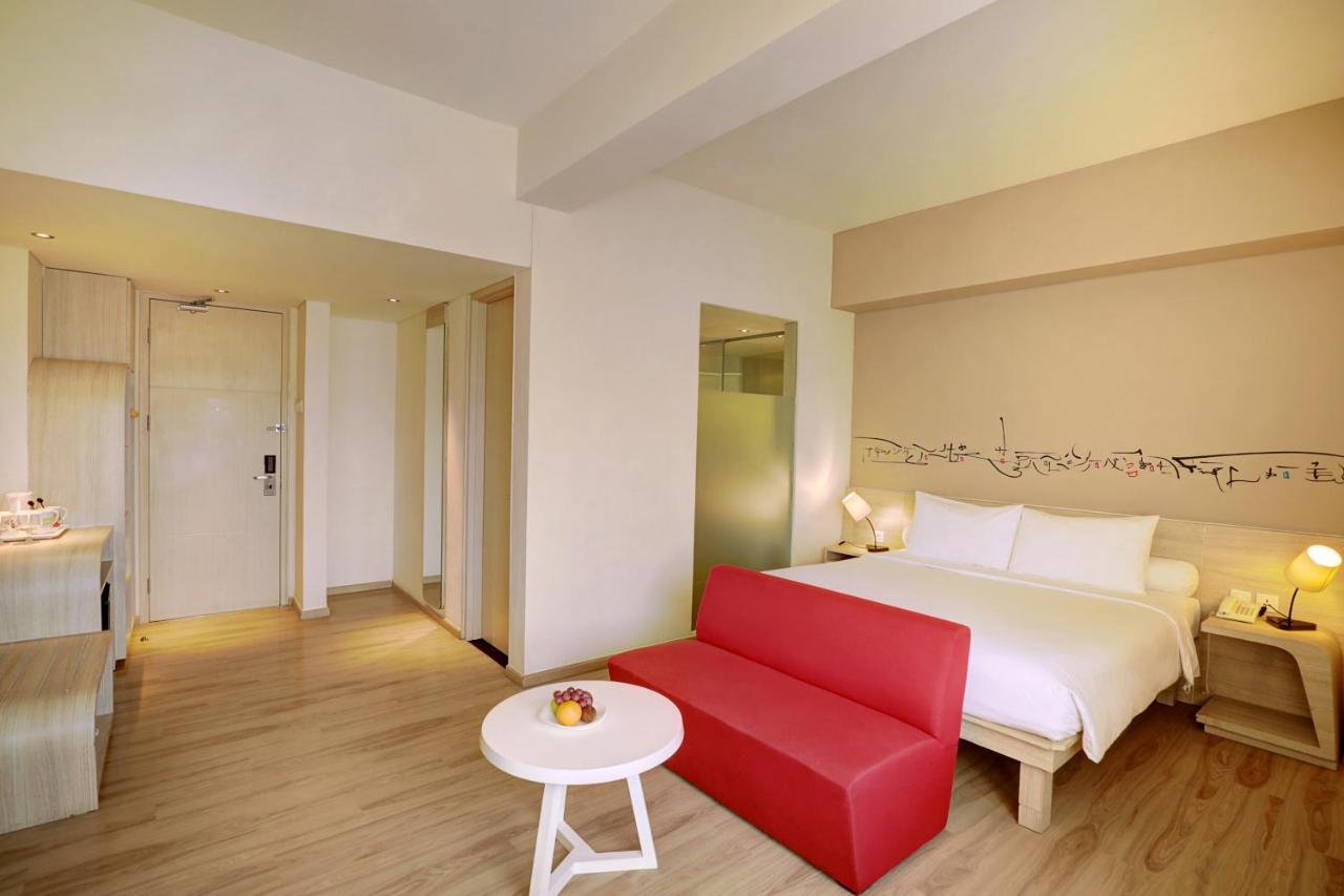 Ibis Styles Jakarta Gajah Mada Exterior photo