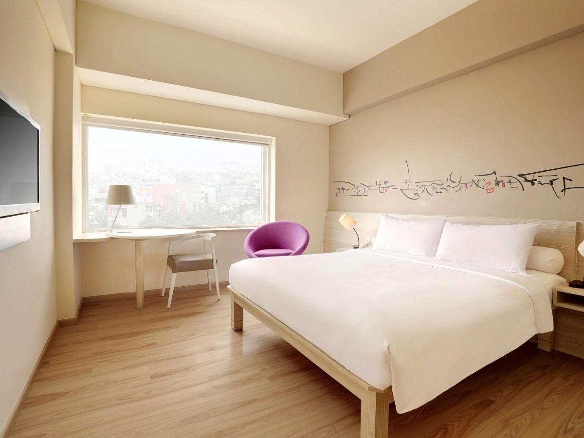 Ibis Styles Jakarta Gajah Mada Exterior photo