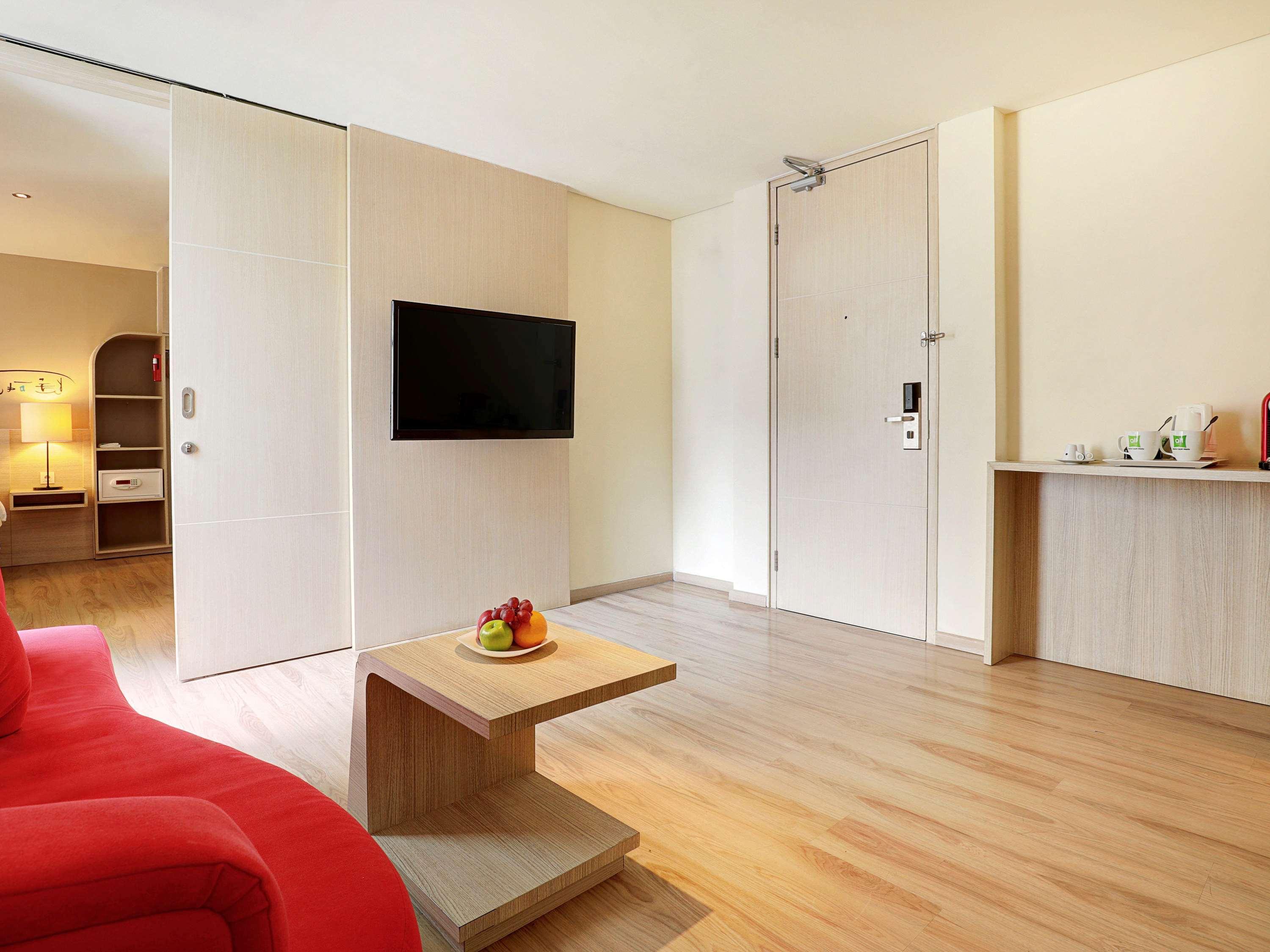 Ibis Styles Jakarta Gajah Mada Exterior photo