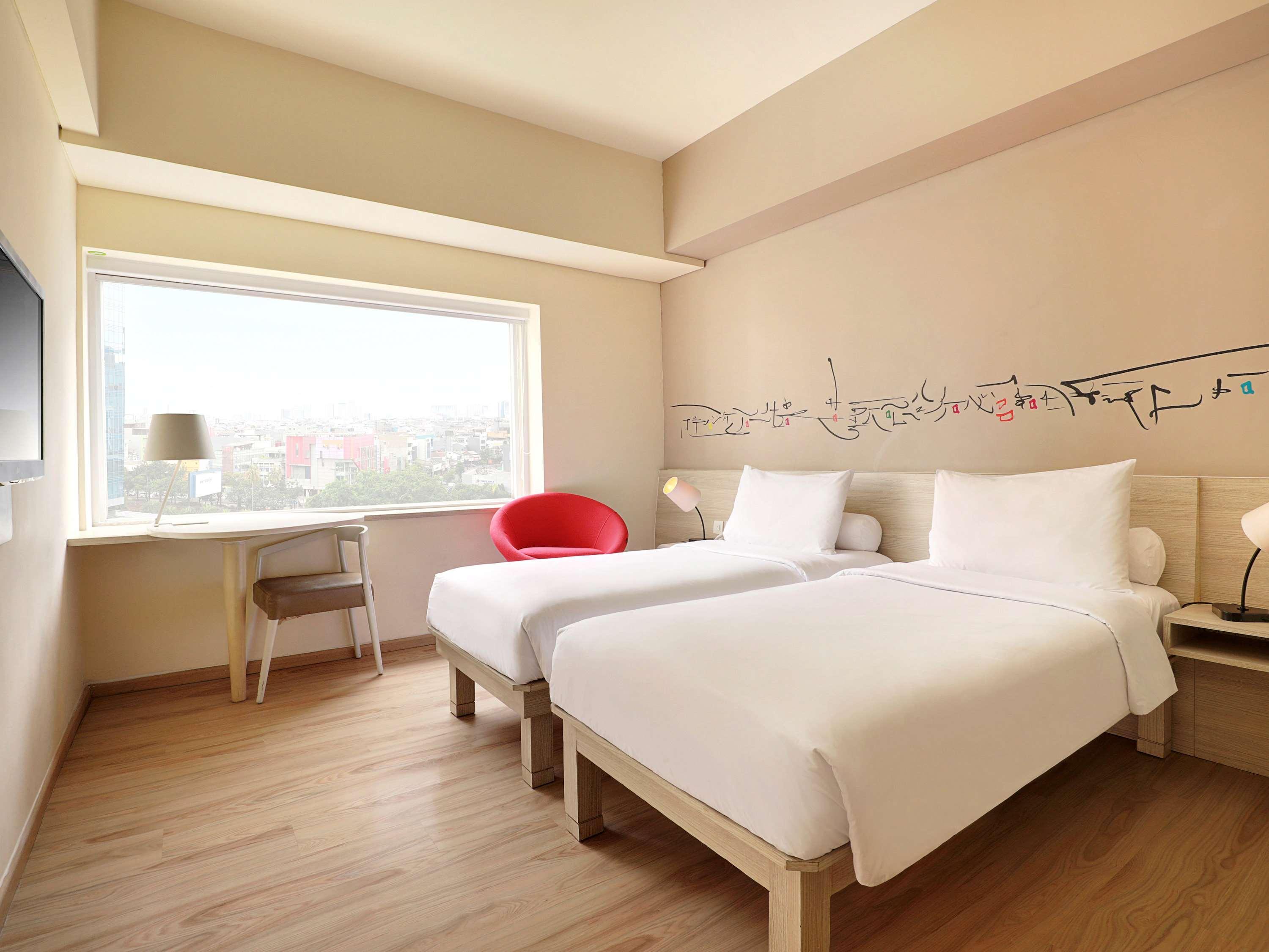 Ibis Styles Jakarta Gajah Mada Exterior photo