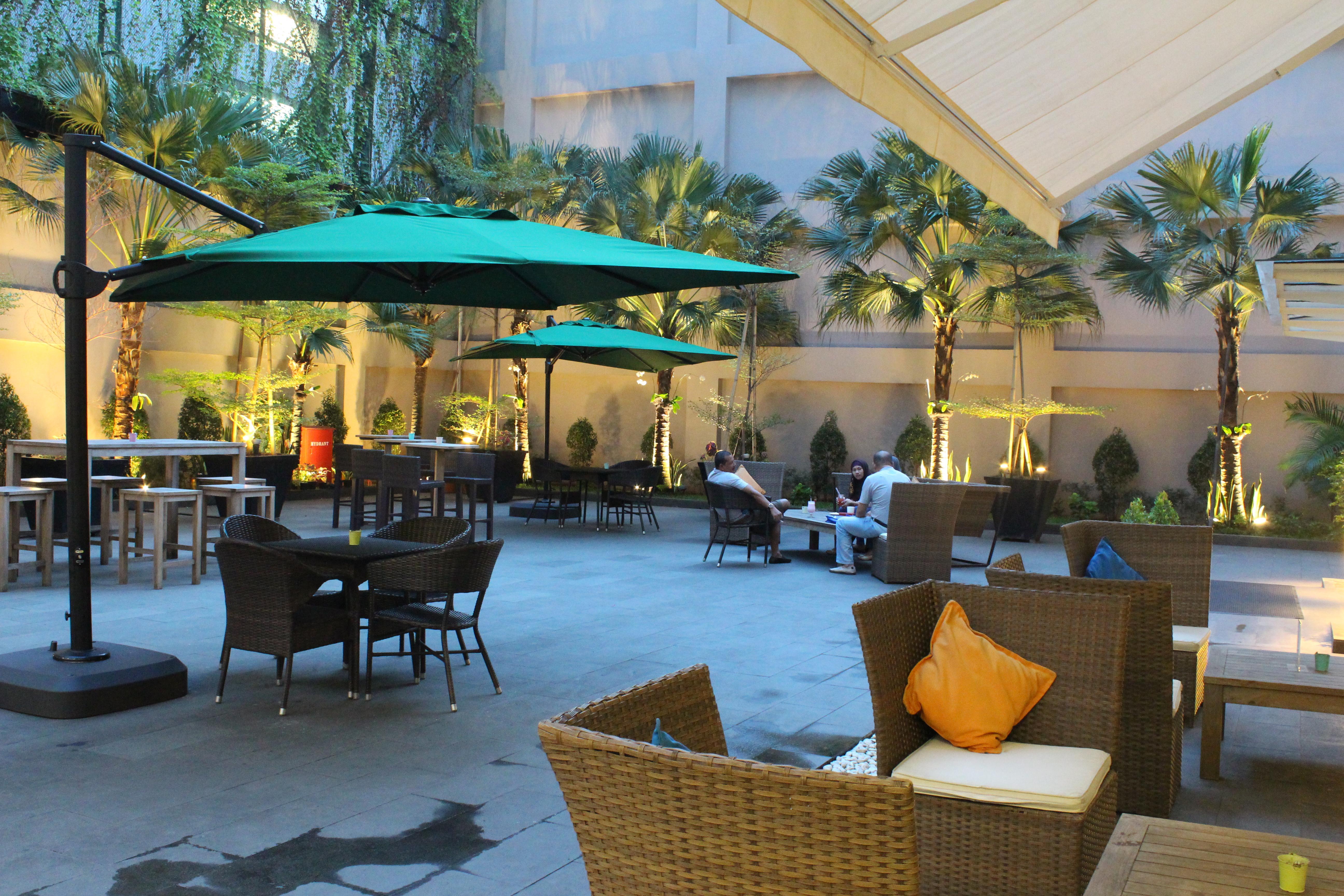 Ibis Styles Jakarta Gajah Mada Exterior photo