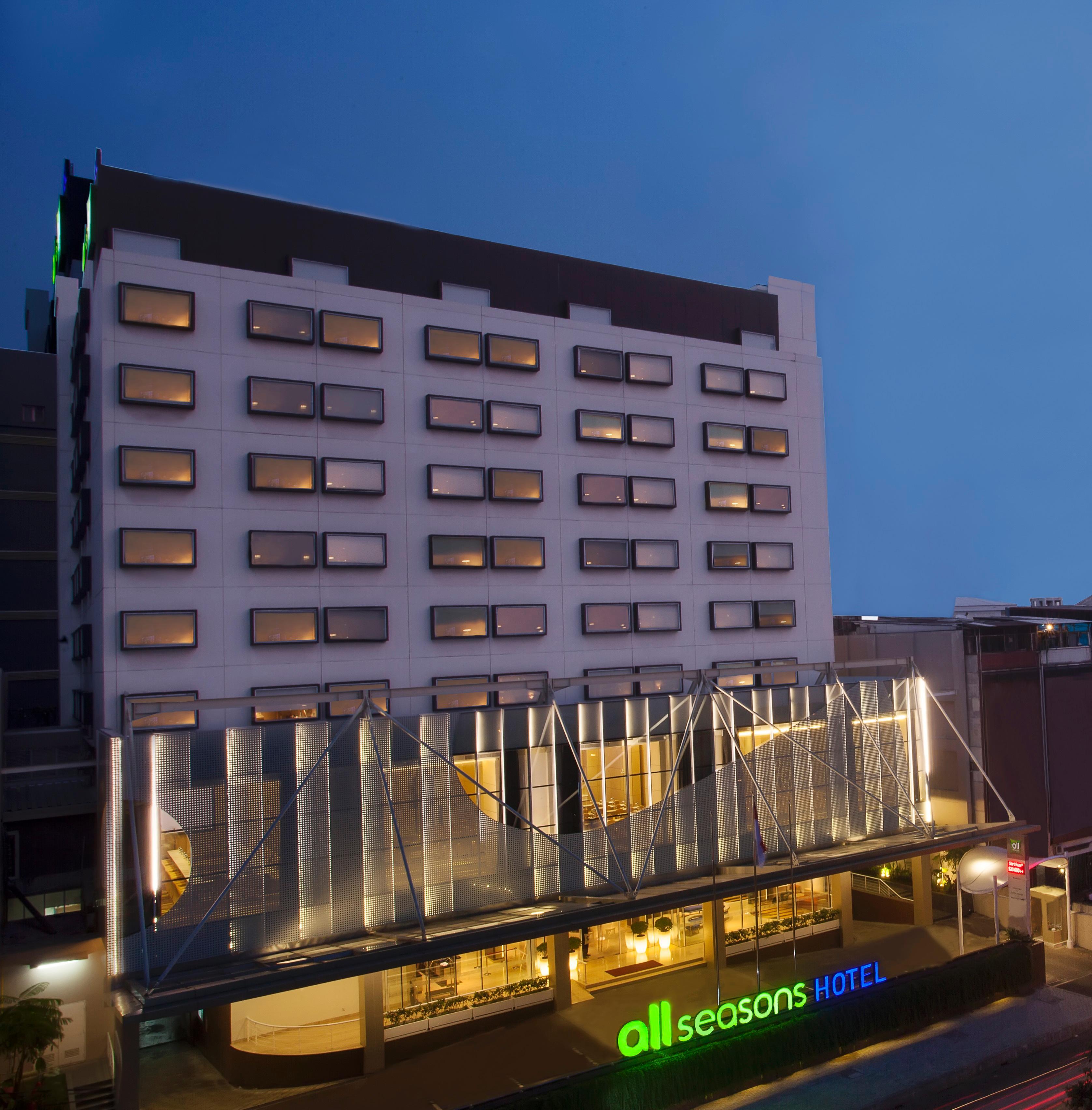 Ibis Styles Jakarta Gajah Mada Exterior photo