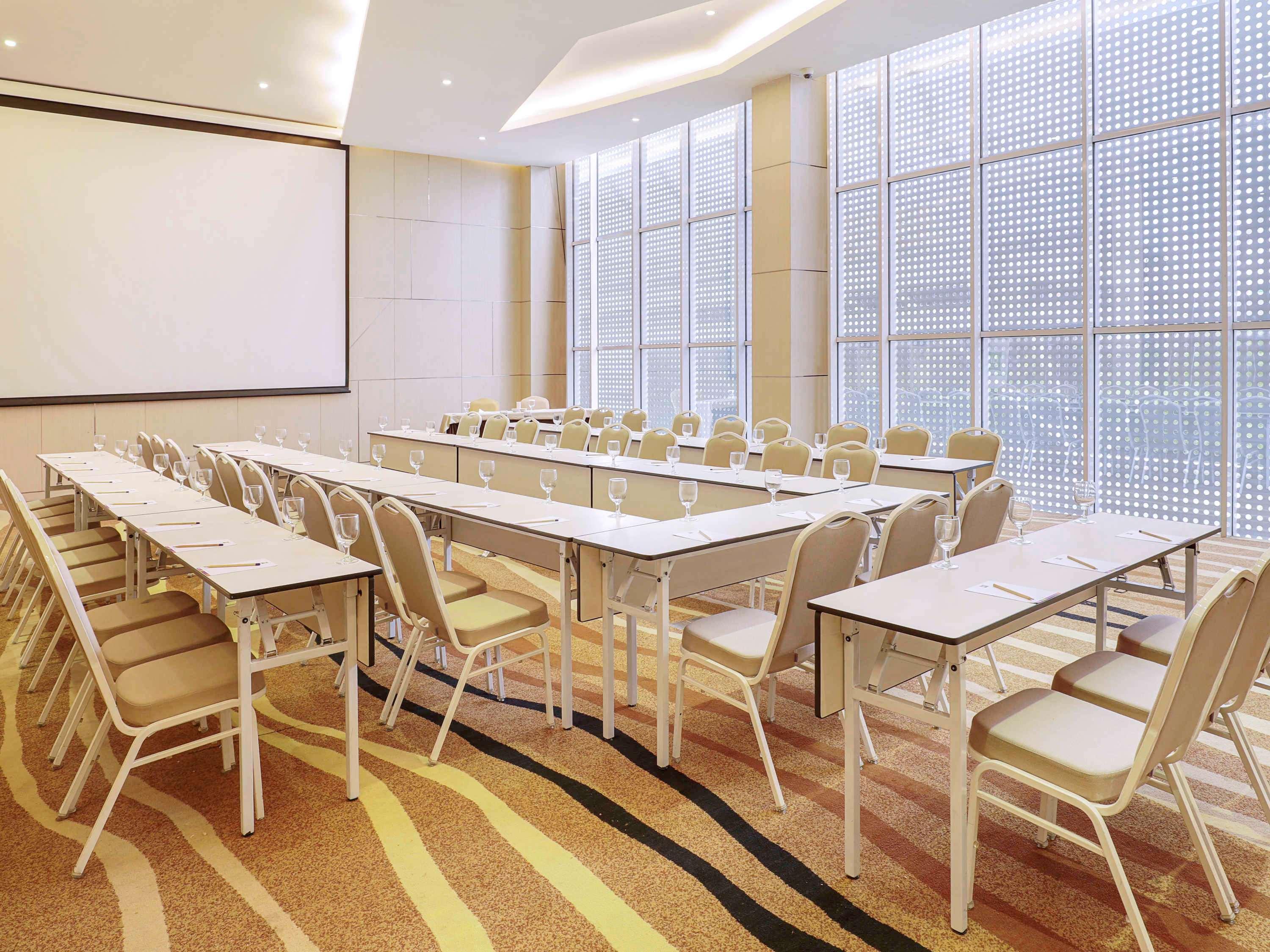 Ibis Styles Jakarta Gajah Mada Exterior photo