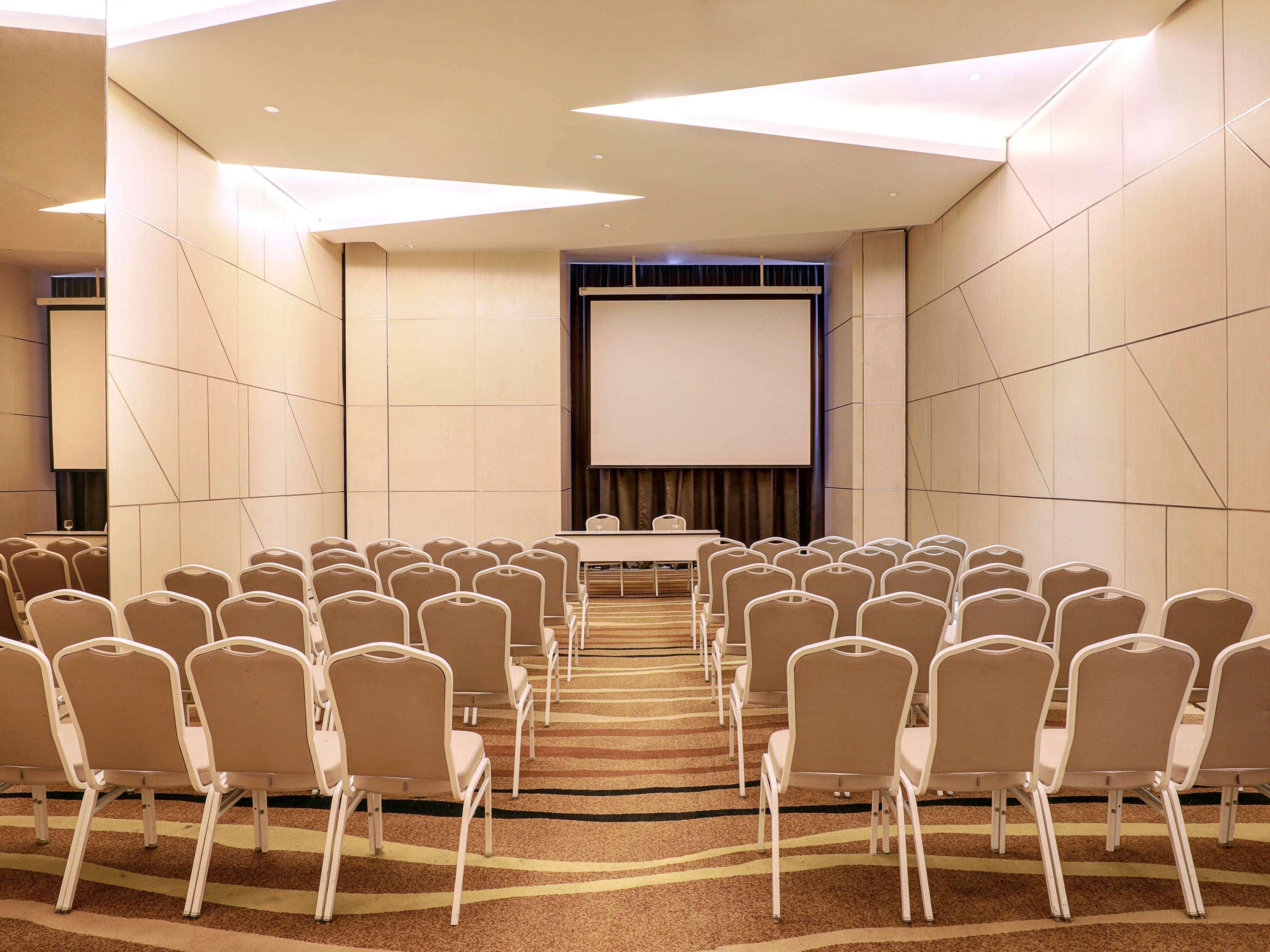 Ibis Styles Jakarta Gajah Mada Exterior photo