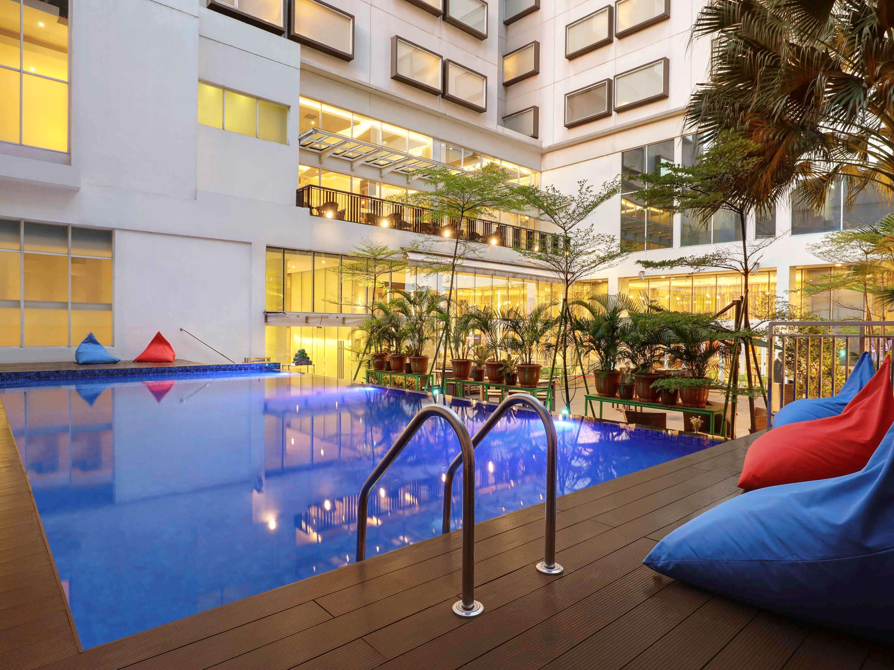 Ibis Styles Jakarta Gajah Mada Exterior photo