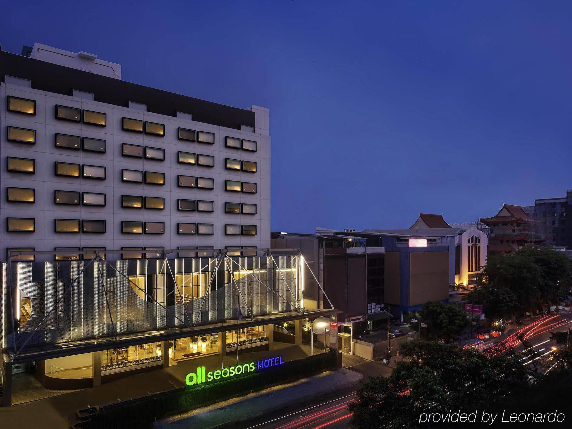 Ibis Styles Jakarta Gajah Mada Exterior photo