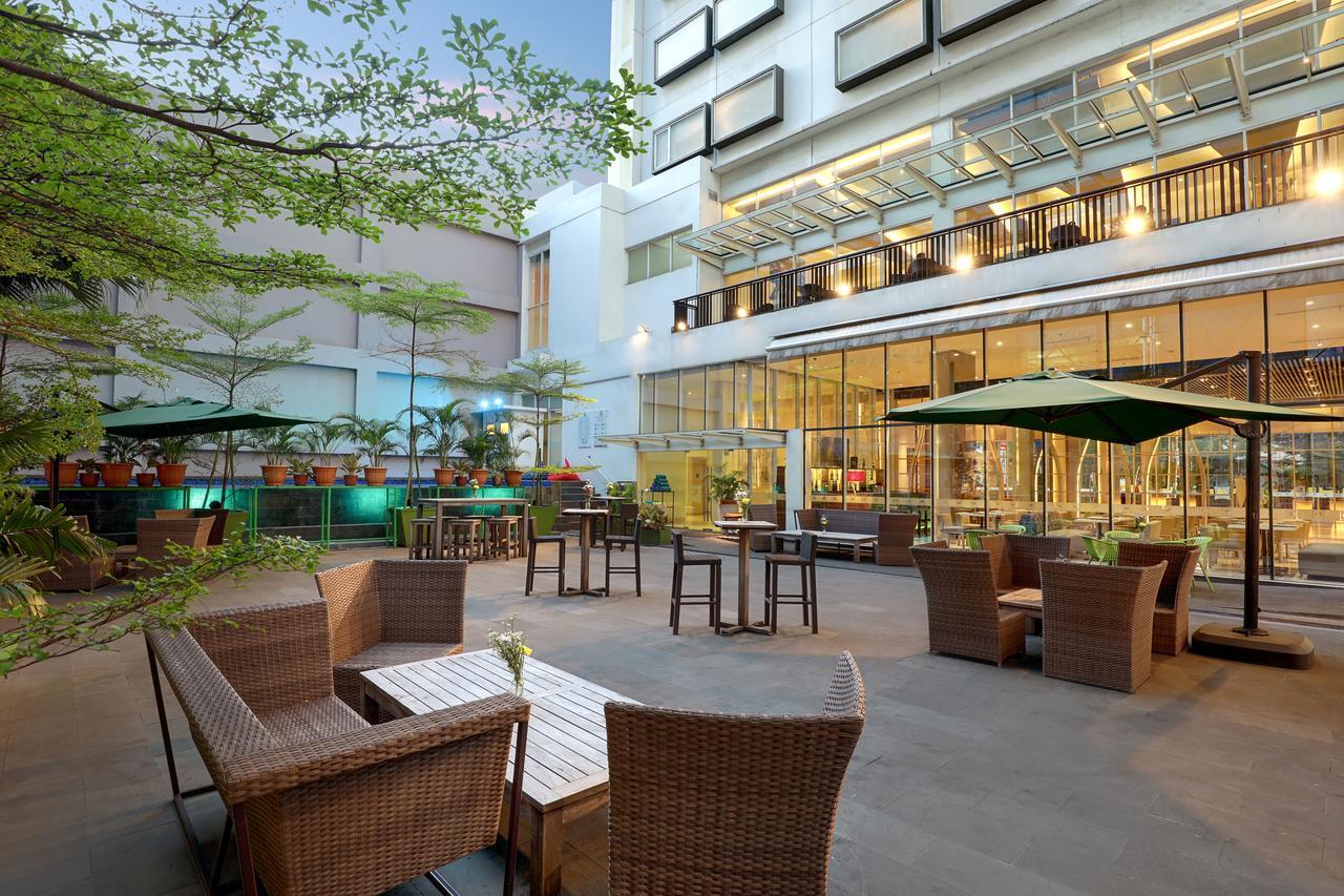 Ibis Styles Jakarta Gajah Mada Exterior photo