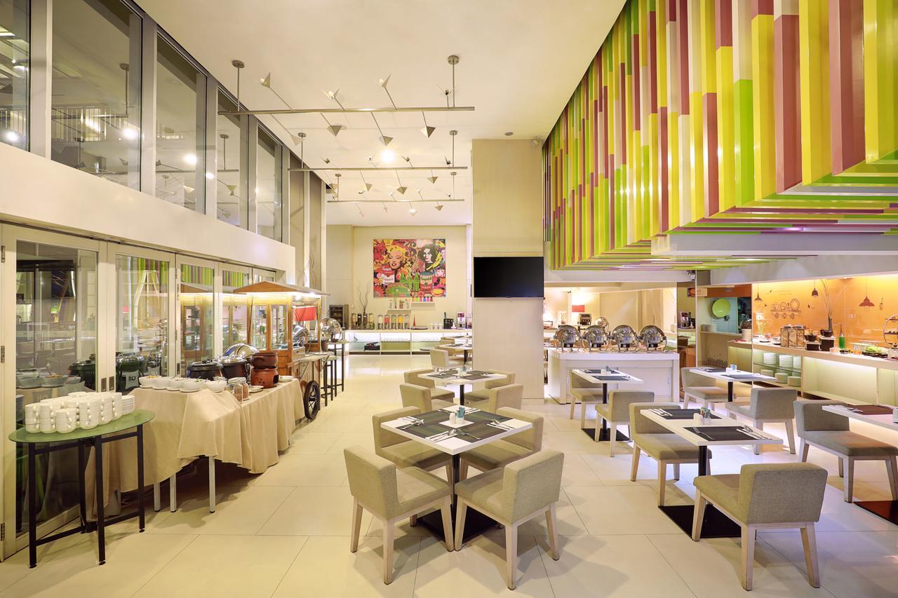 Ibis Styles Jakarta Gajah Mada Exterior photo