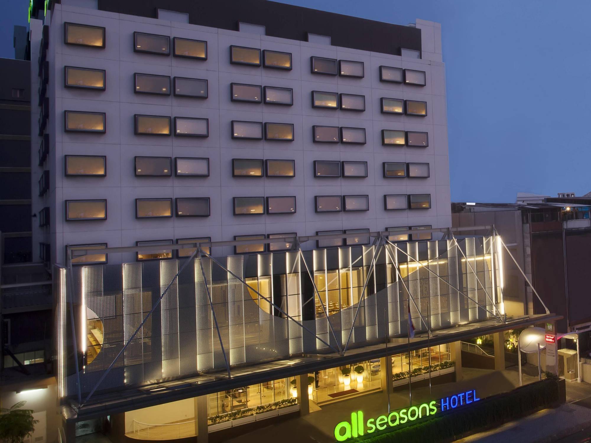 Ibis Styles Jakarta Gajah Mada Exterior photo