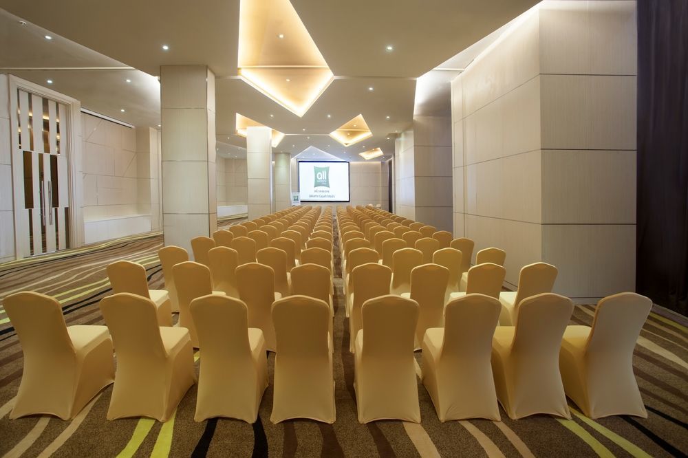 Ibis Styles Jakarta Gajah Mada Exterior photo