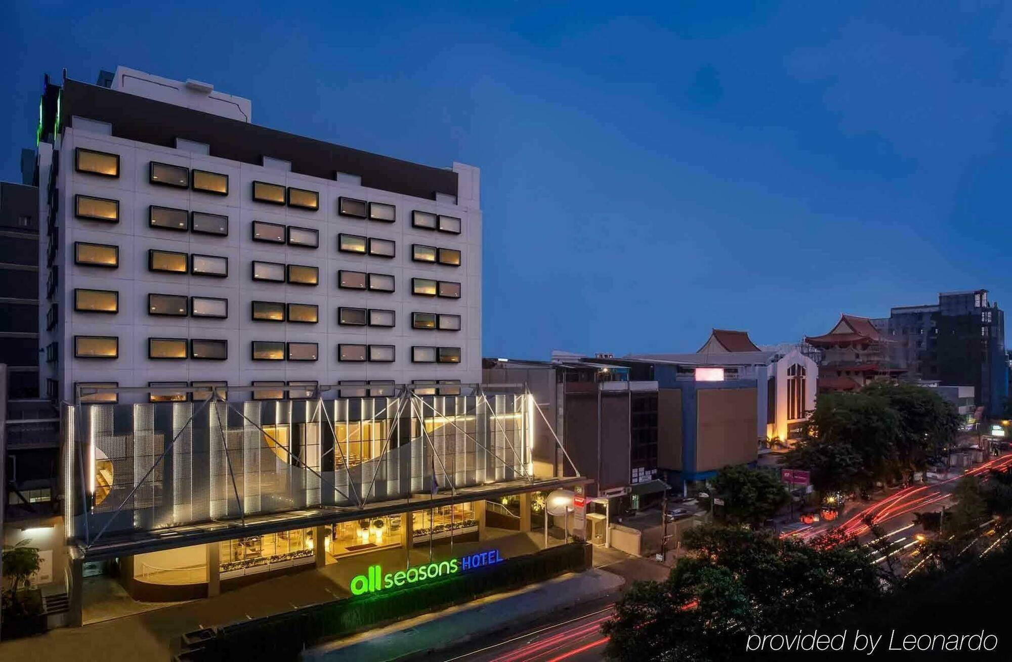 Ibis Styles Jakarta Gajah Mada Exterior photo
